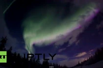 Đám mây màu tím kỳ quái khổng lồ trên bầu trời Nga