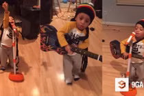 Ngỡ ngàng thần đồng âm nhạc 2 tuổi biểu diễn cực ngầu