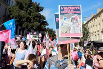 Pháp: Tuần hành phản đối đẻ thuê cho gia đình đồng tính