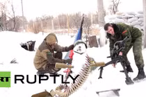 Lính Donetsk trang bị vũ khí hạng nặng cho người tuyết 