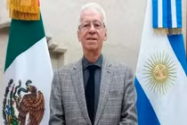 Đại sứ Mexico lấy trộm áo tại sân bay và cái kết đắng