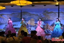 Công việc bồi bàn của phụ nữ Triều Tiên ở Trung Quốc