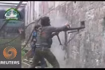 IS điên cuồng nổ súng chiếm trụ sở chính quyền Syria 