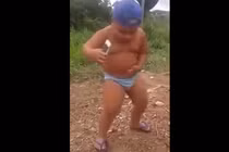 Hài hước nhóc tì 4 tuổi cởi trần nhảy Hiphop gây sốt