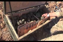 IS tung video khoe vũ khí thu được do Mỹ thả nhầm