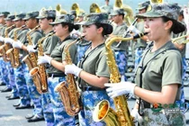 Nữ binh sỹ Trung Quốc luyện vóc dáng trước ngày duyệt binh