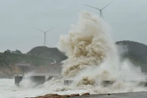 Siêu bão Soudelor tung hoành ở Trung Quốc, làm 8 người chết