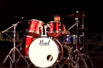 Thần đồng 7 tuổi Việt Nam chơi trống đẳng cấp thế giới