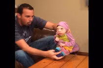 Bức xúc bố chơi trò Ninja với con gái tật nguyền