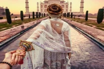 Sốt với bộ ảnh “Nắm tay nhau đi khắp thế gian“