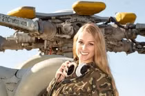 Mê mẩn nhan sắc xinh đẹp của những nữ quân nhân Belarus