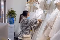 Cắt hỏng 32 bộ váy cưới, lý do ngỡ đáng thương nhưng lại hóa phẫn nộ