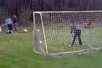 Lạ lẫm cách huấn luyện thủ môn ở nước ngoài