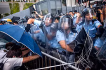 Biểu tình lại nóng ở Hong Kong, 80 người bị bắt