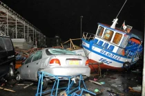 Chile liên tiếp hứng chịu động đất mạnh và sóng thần