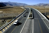 Trung Quốc "oằn mình" dưới gánh nợ đường cao tốc