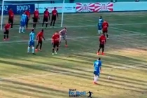 Pha lập hàng rào chống sút phạt bá đạo nhất thế giới