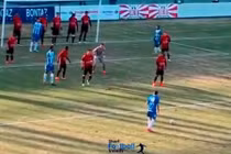 Pha lập hàng rào chống sút phạt bá đạo nhất thế giới