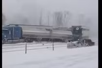 150 ô tô đâm nhau liên hoàn vì tuyết rơi