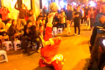 Ông già Noel tâng bóng siêu đỉnh tại Hà Nội