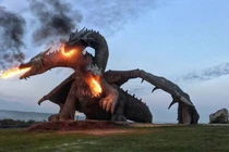 Nga: Hàng chục nghìn người đổ xô tới xem rồng 3 đầu phun lửa 