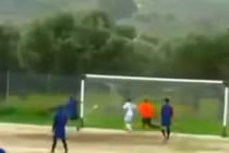 Pha bỏ lỡ bàn thắng tệ nhất lịch sử bóng đá