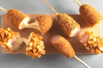 Hy hữu: Nữ sinh bỏ mạng vì nghẹt thở trong cuộc thi ăn xúc xích