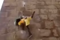 Thánh leo trèo chinh phục tường dựng đứng trong tích tắc