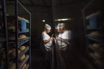 Bên trong lò bánh cung cấp cho tiền tuyến còn sót lại ở Ukraine 