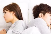 Vợ chồng giận nhau chỉ vì vợ không mặn mà “chuyện ấy“