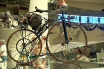 Ai đã phát minh ra chiếc xe máy đầu tiên?