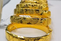 Giá vàng hôm nay 1/2: Cán đỉnh?