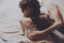 Nữ sinh đáp ứng người yêu "chuyện ấy" vì được chu cấp 15 triệu/tháng