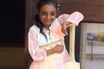 Chuyện lạ: Cô gái Ấn Độ không bao giờ lớn, dù đã 18 tuổi