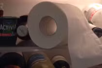 Video: Bất ngờ khi để 2 cuộn giấy vệ sinh vào tủ lạnh 5 phút