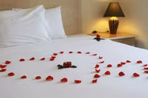 Những món đồ tuyệt đối bỏ ra xa trước khi diễn ra "cuộc yêu"