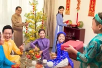 Video: 4 con giáp ăn Tết sang chảnh nhất năm Mậu Tuất 2018 