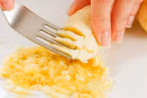 Đánh bay mụn, dưỡng trắng da, làm mờ nếp nhăn chỉ với 1 quả chuối