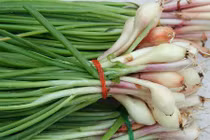 Những tác dụng bất ngờ của hành lá