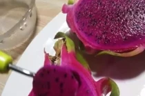 Video: Con dâu xay nát thanh long rồi cho trứng vào, mẹ chồng muốn độn thổ