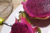 Video: Con dâu xay nát thanh long rồi cho trứng vào, mẹ chồng muốn độn thổ