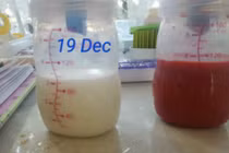 Bức ảnh sữa mẹ màu đỏ cảnh báo căn bệnh khi cho con bú