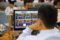 Hàng loạt cổ phiếu giảm sàn, VN-Index lùi về mức thấp nhất từ đầu năm