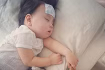 Thực hư thông tin trẻ nhiễm virus lạ nhập viện ồ ạt