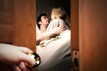 Phát hiện bí mật của “chồng điểm 10", 1 tháng sau vẫn chưa hết sốc 