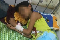 Uống 1 lít rượu thách đố, bé trai 11 tuổi ở Nghệ An hôn mê sâu