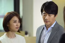 Vợ trẻ tái mặt bí mật sau 2 lần dậy muộn đáng ngờ của osin