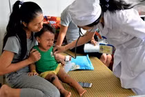 Quảng Ngãi: Trẻ mắc tay chân miệng nhập viện tăng đột biến