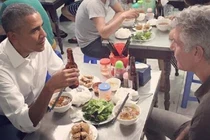 Video: Những hình ảnh đầu bếp Anthony Bourdain cùng Obama ăn bún chả Hà Nội