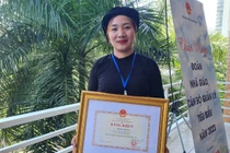 Những cô giáo dành cả thanh xuân… “cõng chữ lên non”